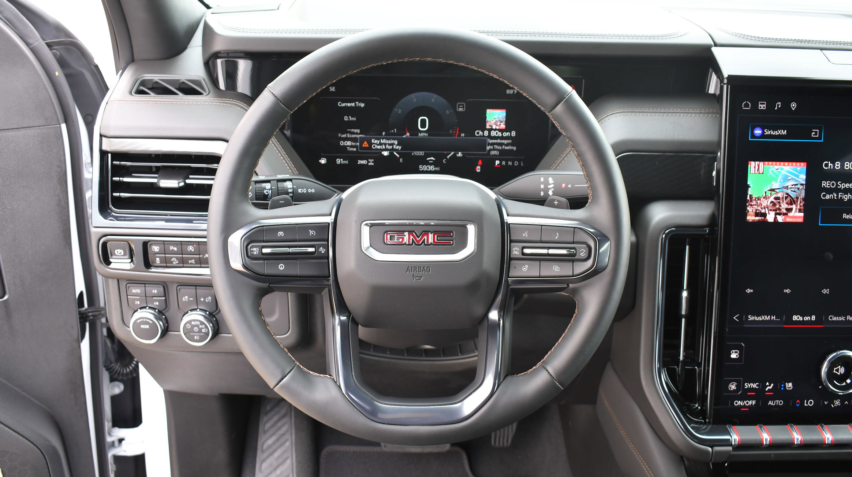 Used 2025 GMC Yukon AT4 AWD/4WD image 19