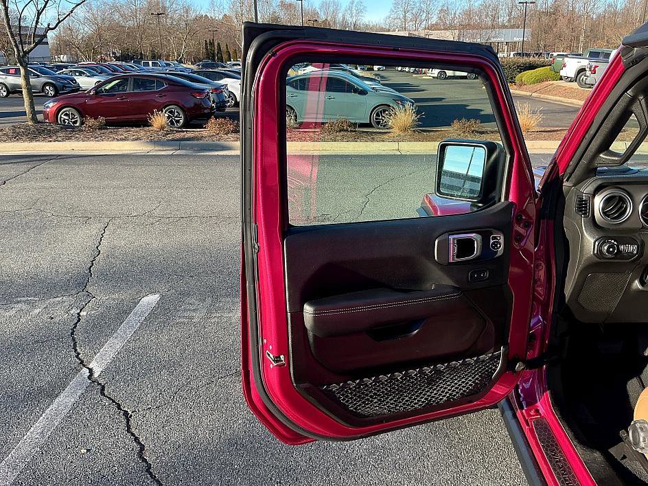 Used 2022 Jeep Wrangler Unlimited Rubicon w/ Xtreme Recon 35" Tire Package image 12