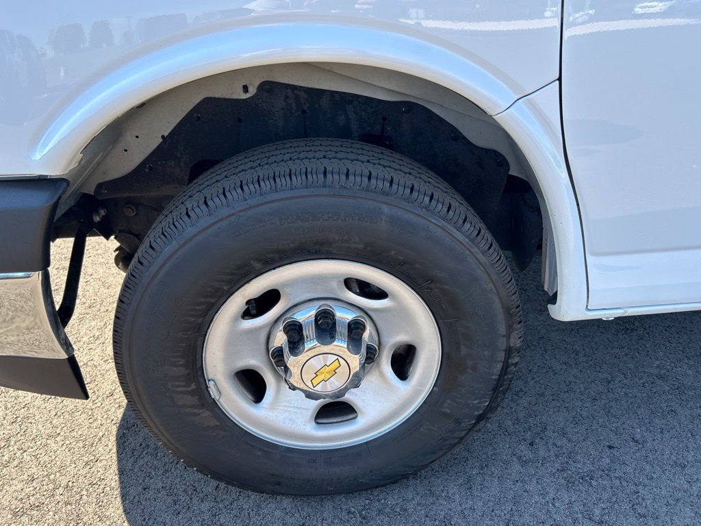 Used 2025 Chevrolet Express 3500 LT w/ LT Preferred Equipment Group RWD image 17