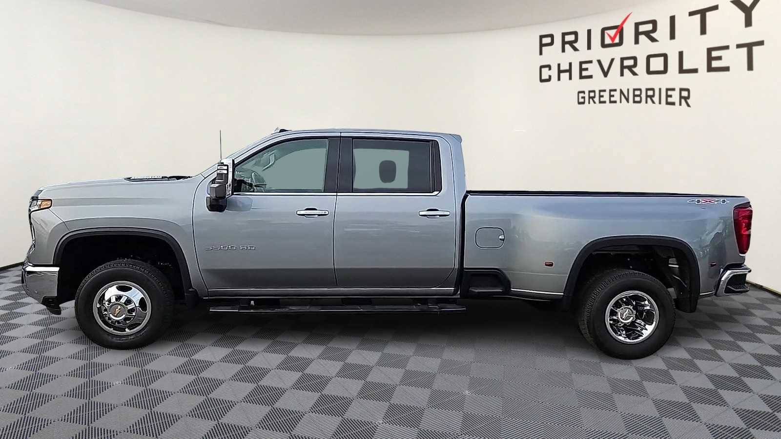 Used 2025 Chevrolet Silverado 3500 LTZ w/ LTZ Plus Package image 5