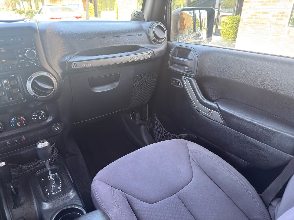 Used 2013 Jeep Wrangler Unlimited Sport image 23