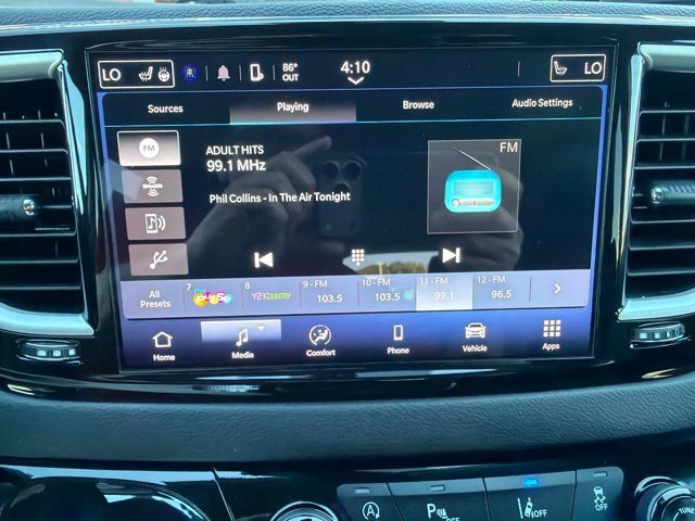 Used 2024 Chrysler Pacifica Touring-L FWD image 18