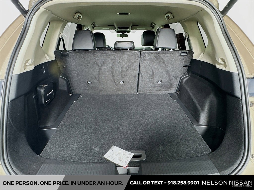 Certified 2025 Nissan Rogue SV image 25