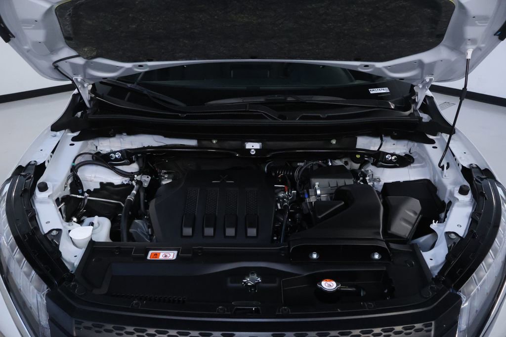 Used 2025 Mitsubishi Eclipse Cross SE image 33