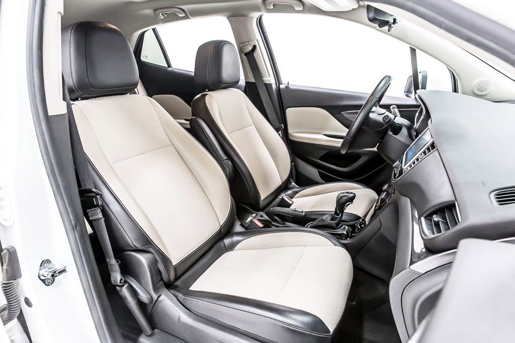 Used 2021 Buick Encore Preferred w/ Safety Package II FWD image 32
