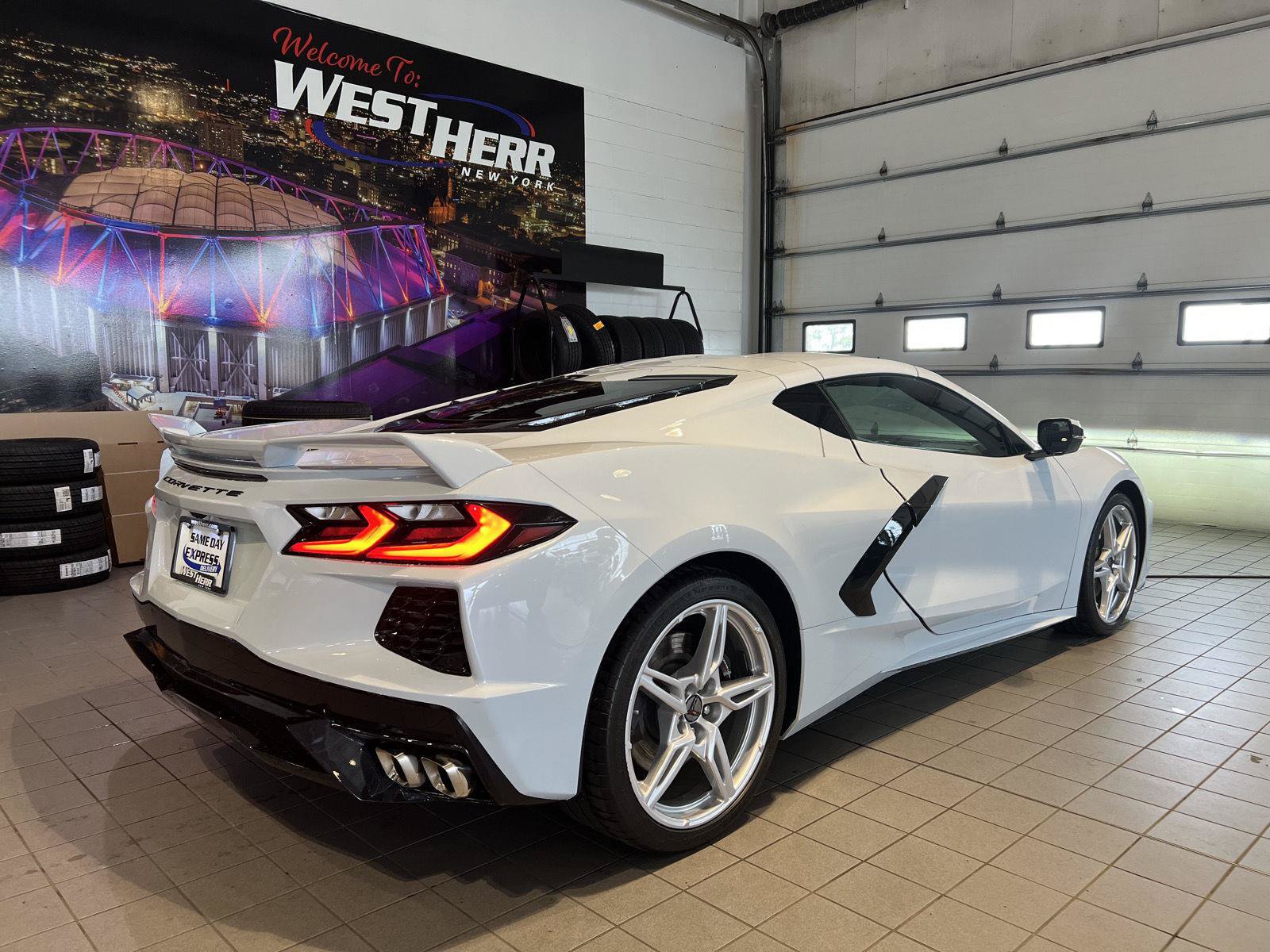 Used 2022 Chevrolet Corvette Stingray Coupe w/ Z51 Performance Package RWD image 11