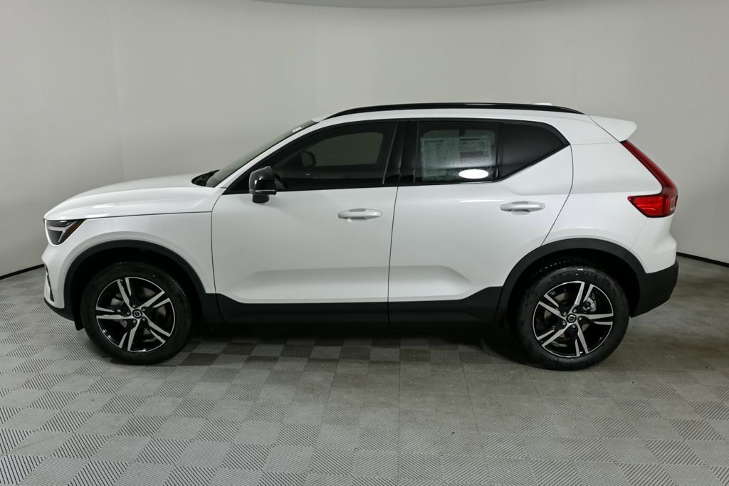 Certified 2026 Volvo XC40 B5 Core w/ Climate Package image 2