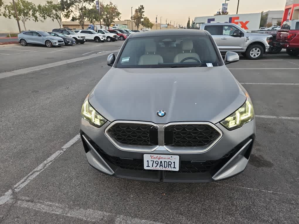 Used 2025 BMW X2 xDrive28i w/ Premium Package AWD/4WD image 2