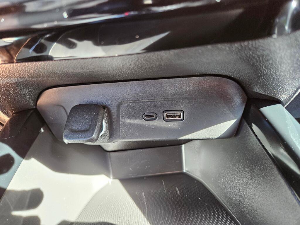Used 2025 Chevrolet Trax LT FWD image 26