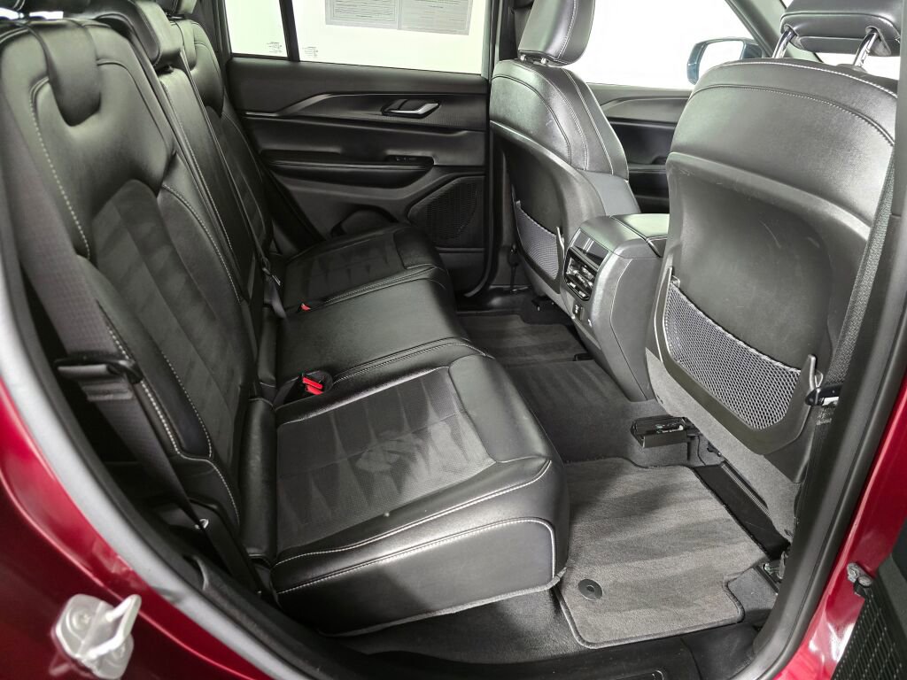 Used 2024 Jeep Grand Cherokee Altitude image 38