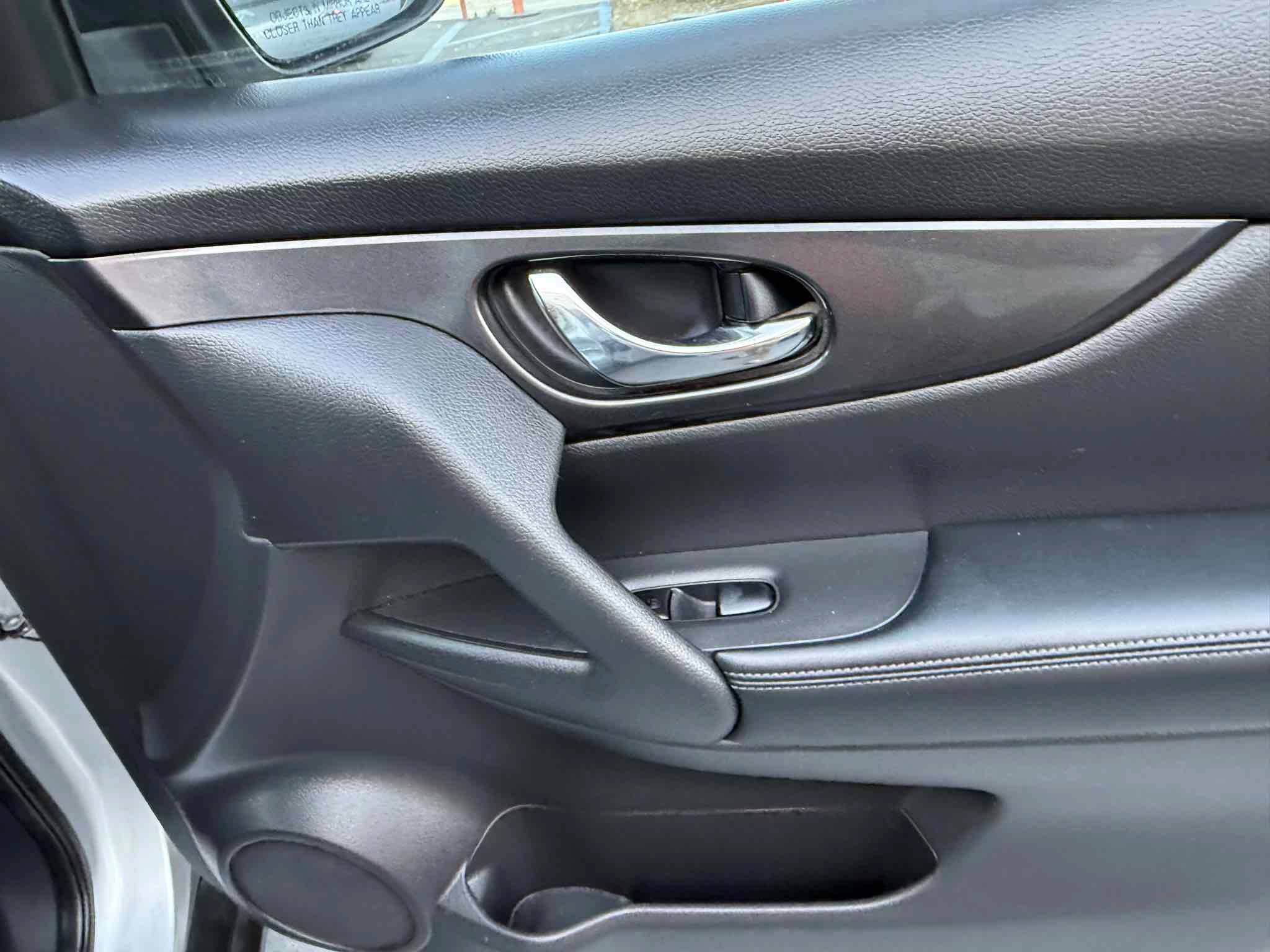 Used 2017 Nissan Rogue SV FWD image 43