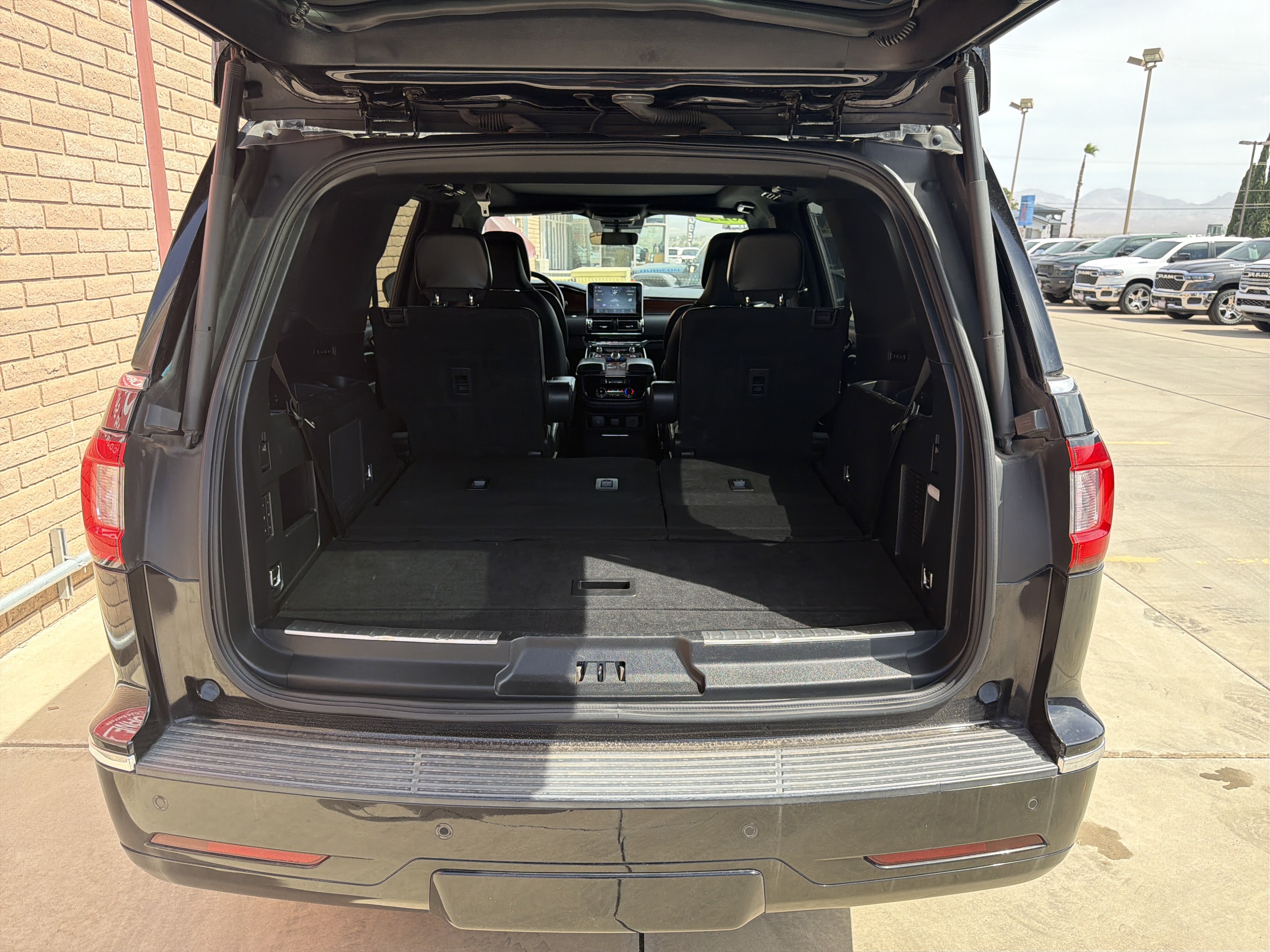 Used 2021 Lincoln Navigator Reserve RWD image 6