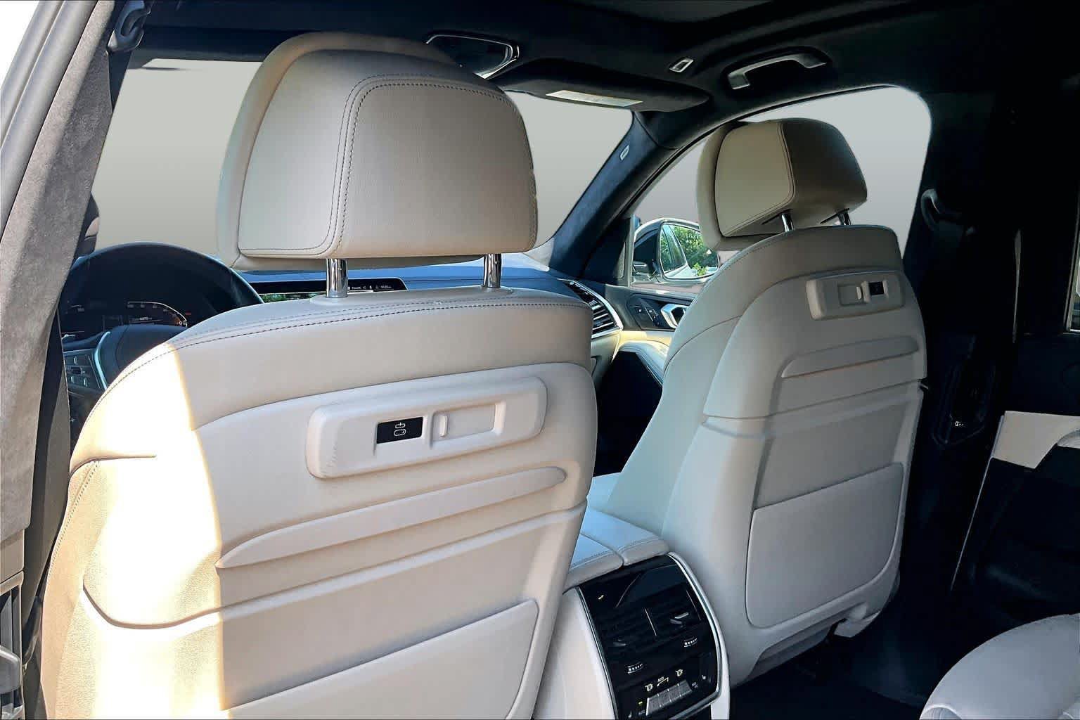 Used 2022 BMW X7 xDrive40i w/ Premium Package AWD/4WD image 22