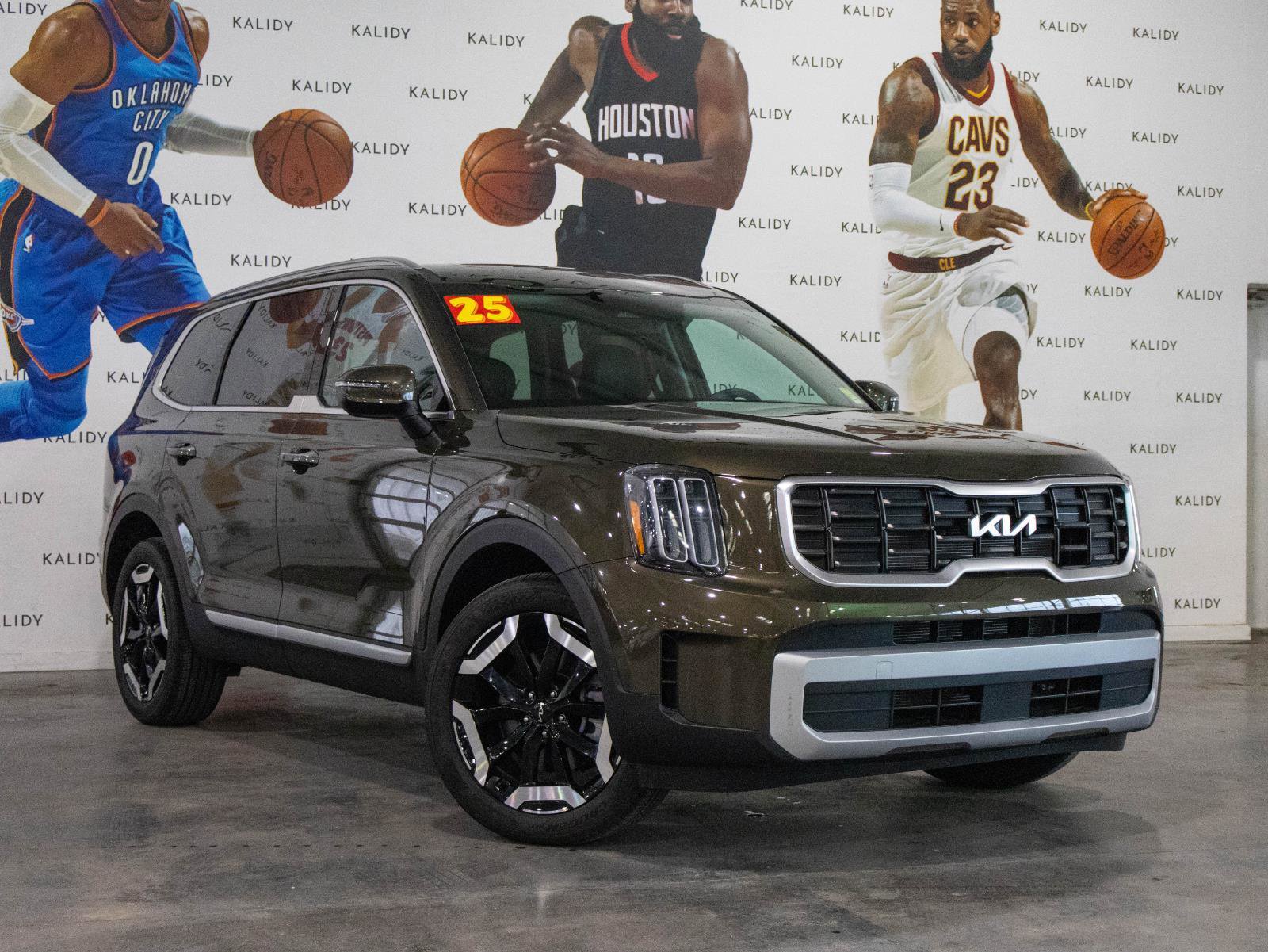 Used 2025 Kia Telluride S FWD image 2