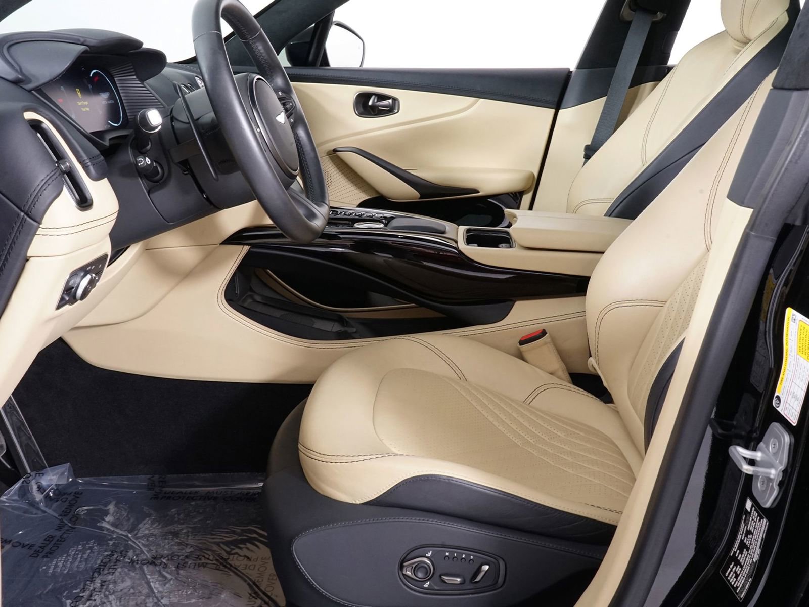 Used 2023 Aston Martin DBX image 5