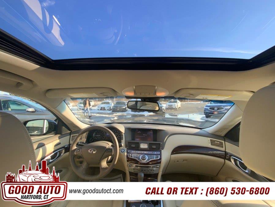 Used 2017 INFINITI Q70 5.6 AWD/4WD image 10