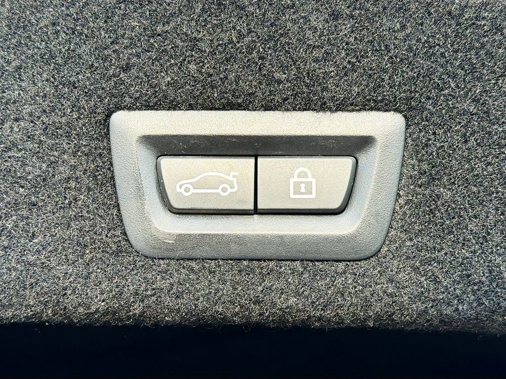 Used 2018 BMW 740i image 12