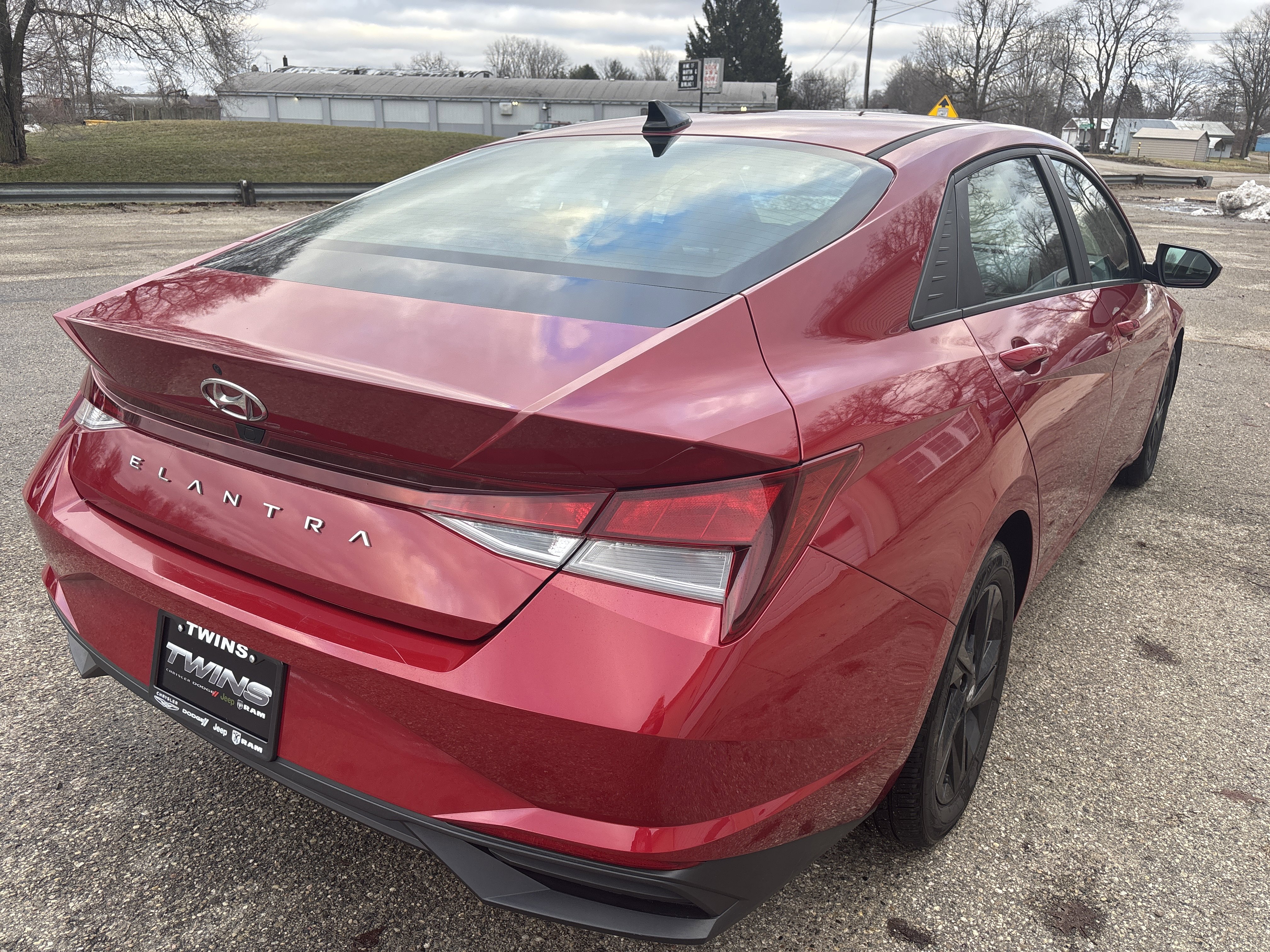 Used 2022 Hyundai Elantra SEL image 3