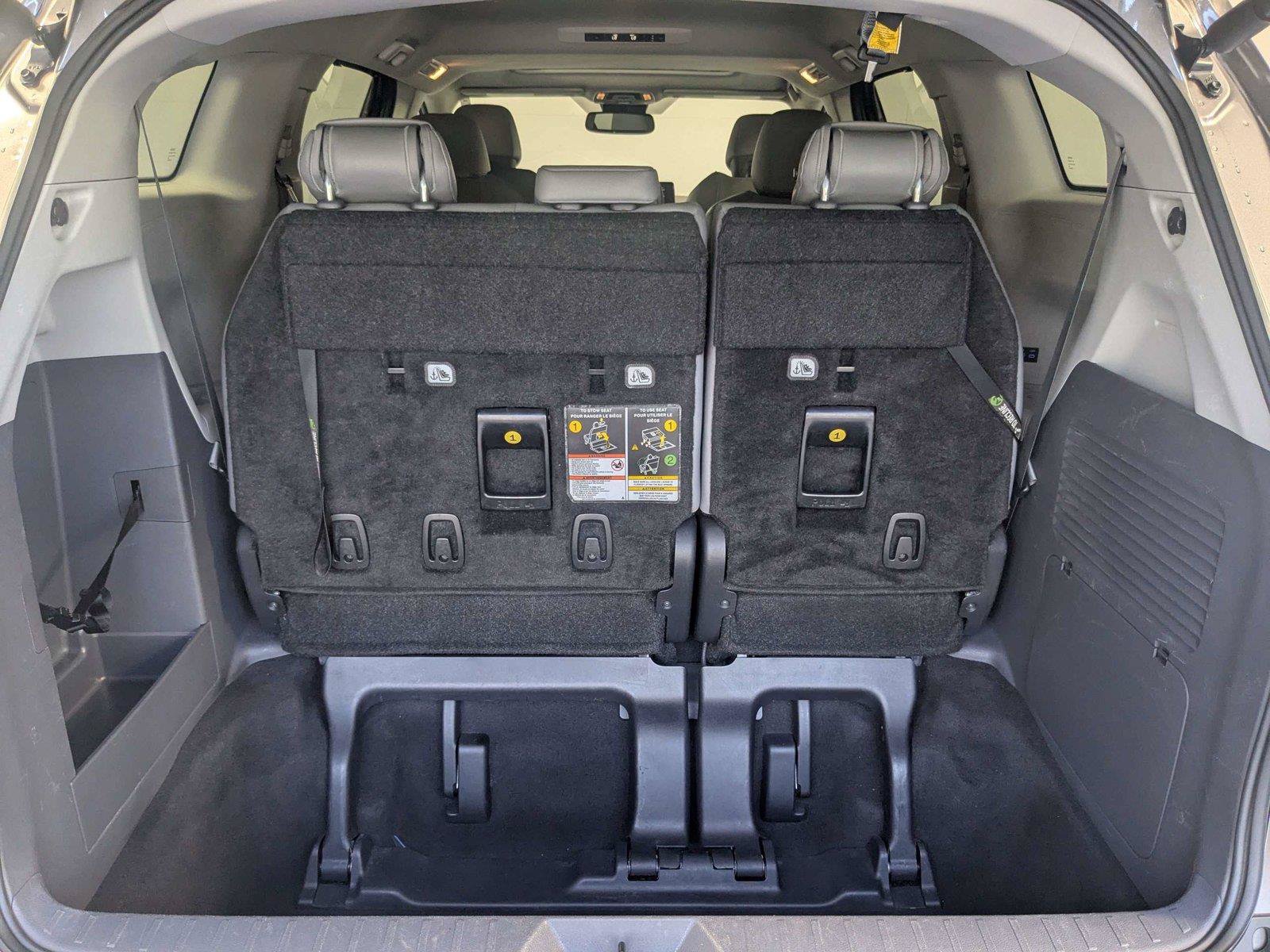 Certified 2024 Toyota Sienna XLE FWD image 9