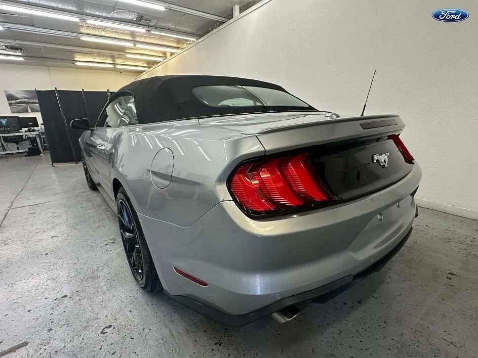 Used 2022 Ford Mustang Premium RWD image 6