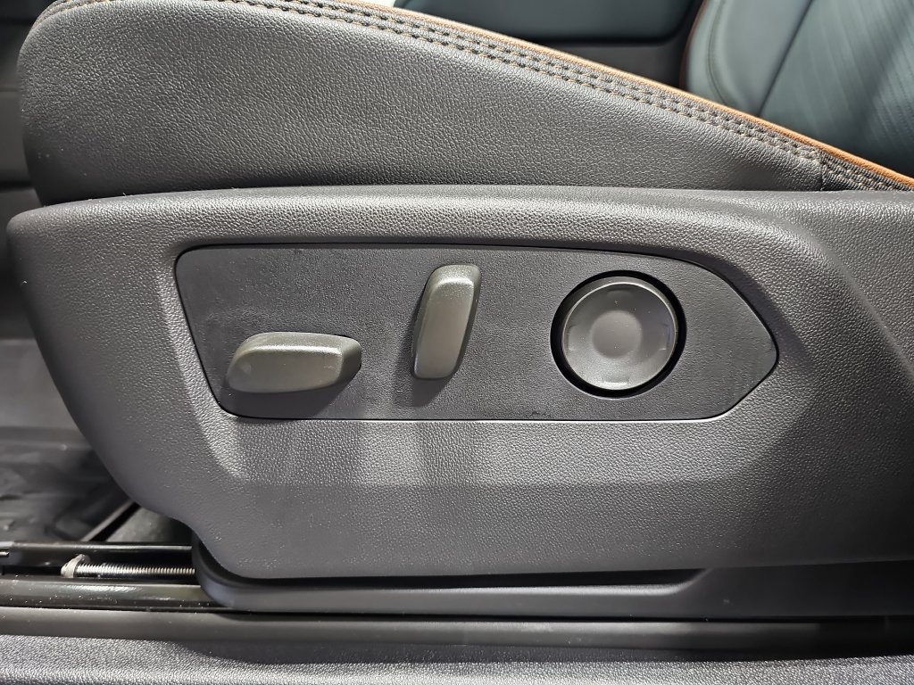 New 2026 GMC Yukon AT4 AWD/4WD image 39