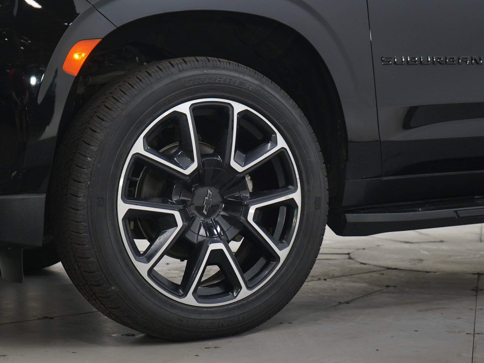 Used 2024 Chevrolet Suburban RST w/ Luxury Package AWD/4WD image 31