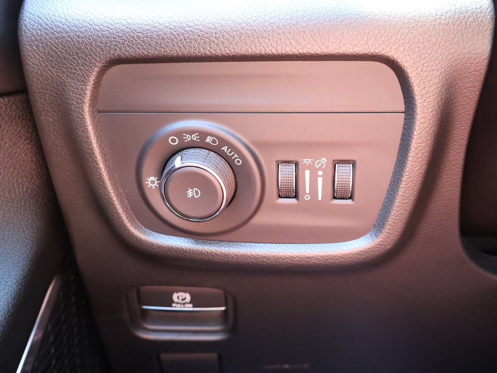 Used 2023 Jeep Grand Cherokee L Overland AWD/4WD image 32