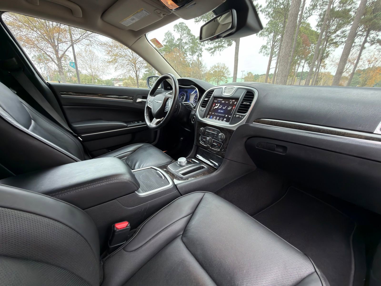 Used 2022 Chrysler 300 Touring L w/ Safetytec Plus Group image 18