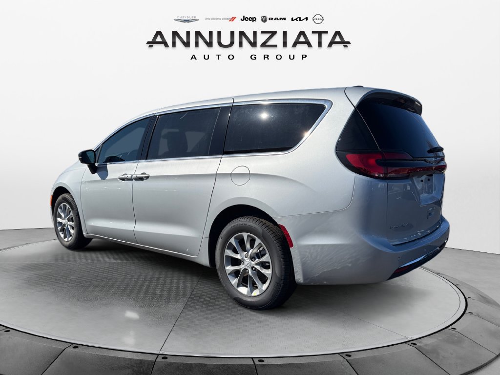 New 2026 Chrysler Pacifica Select AWD/4WD image 3