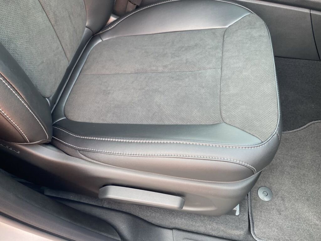 New 2025 Jeep Grand Cherokee L Laredo image 25