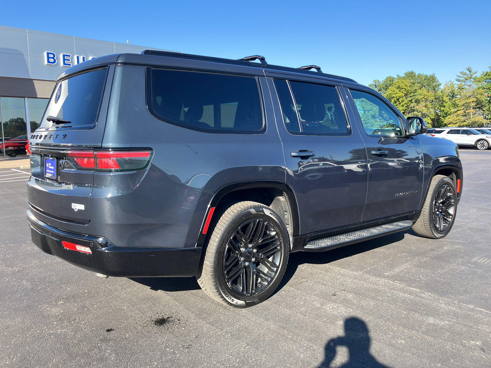 Used 2023 Jeep Wagoneer Series II AWD/4WD image 6