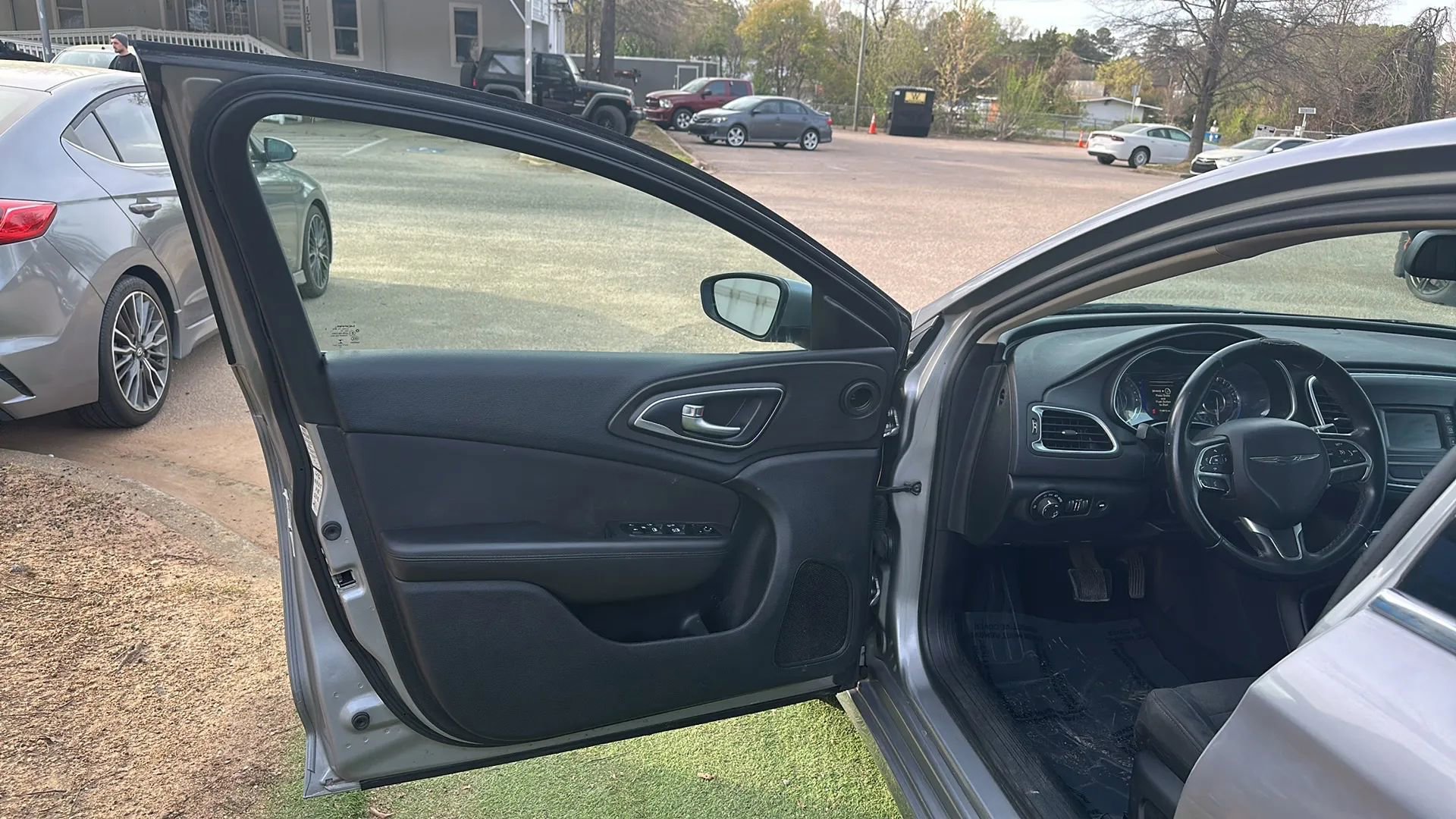 Used 2016 Chrysler 200 Limited w/ Convenience Group image 15