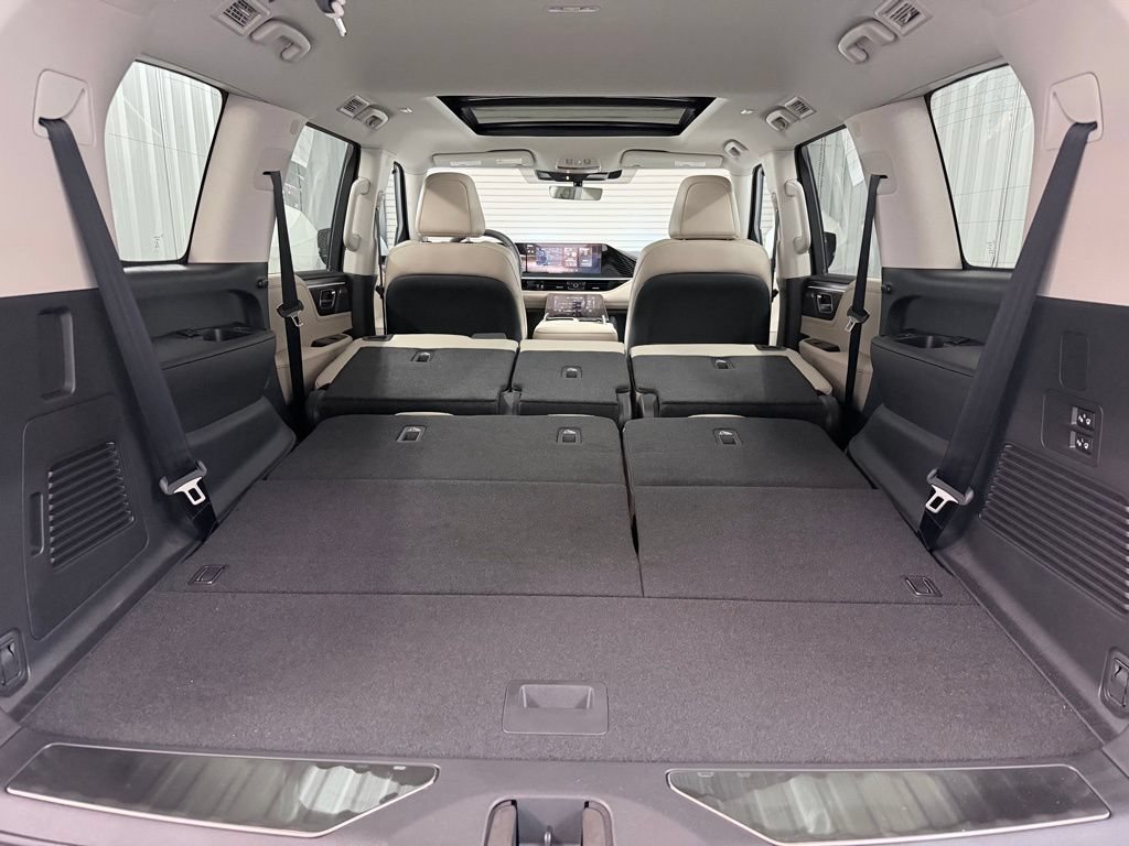 Certified 2026 INFINITI QX80 Pure RWD image 37