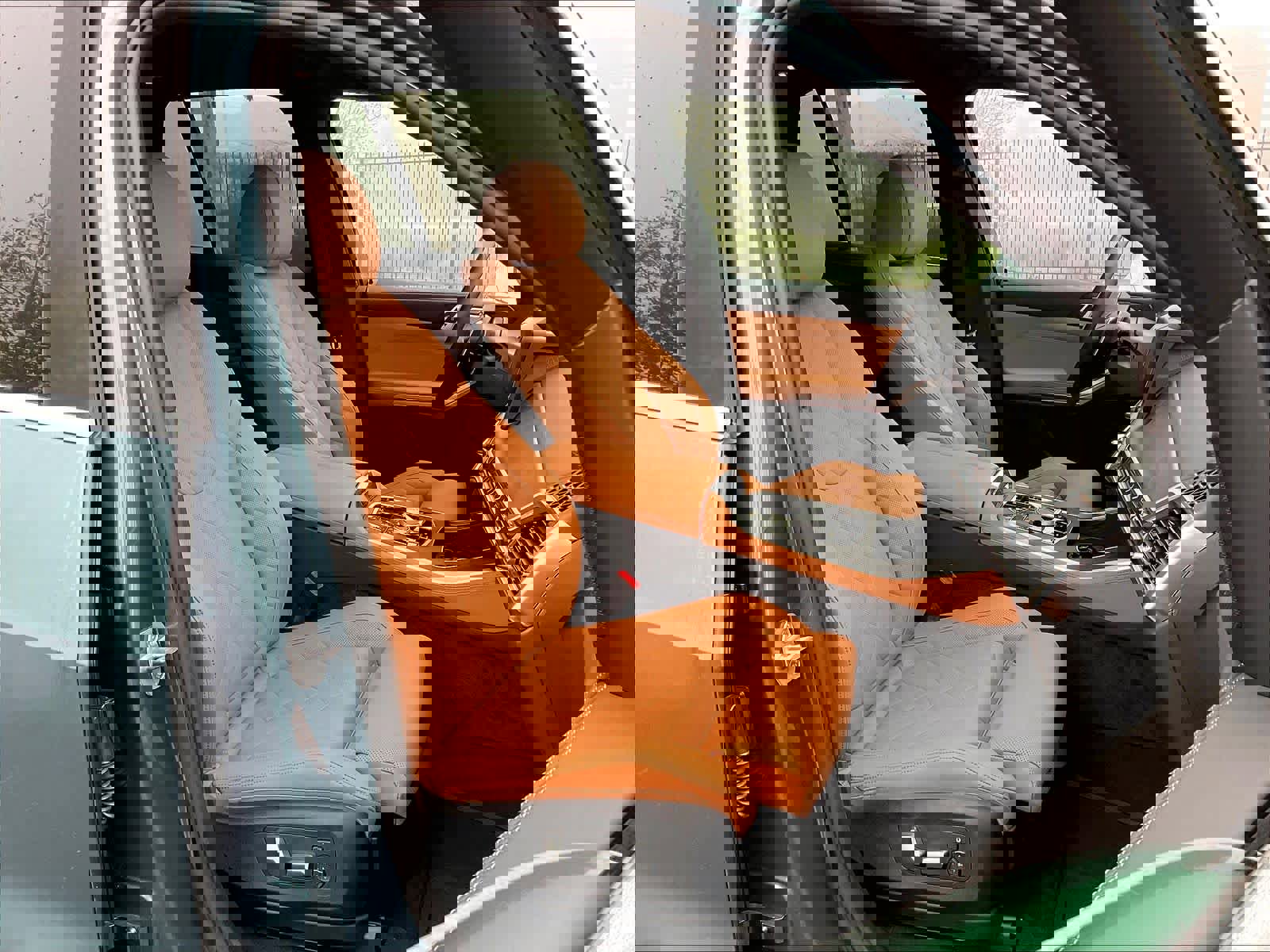 Used 2025 BMW X5 xDrive40i w/ Parking Assistance Package image 9