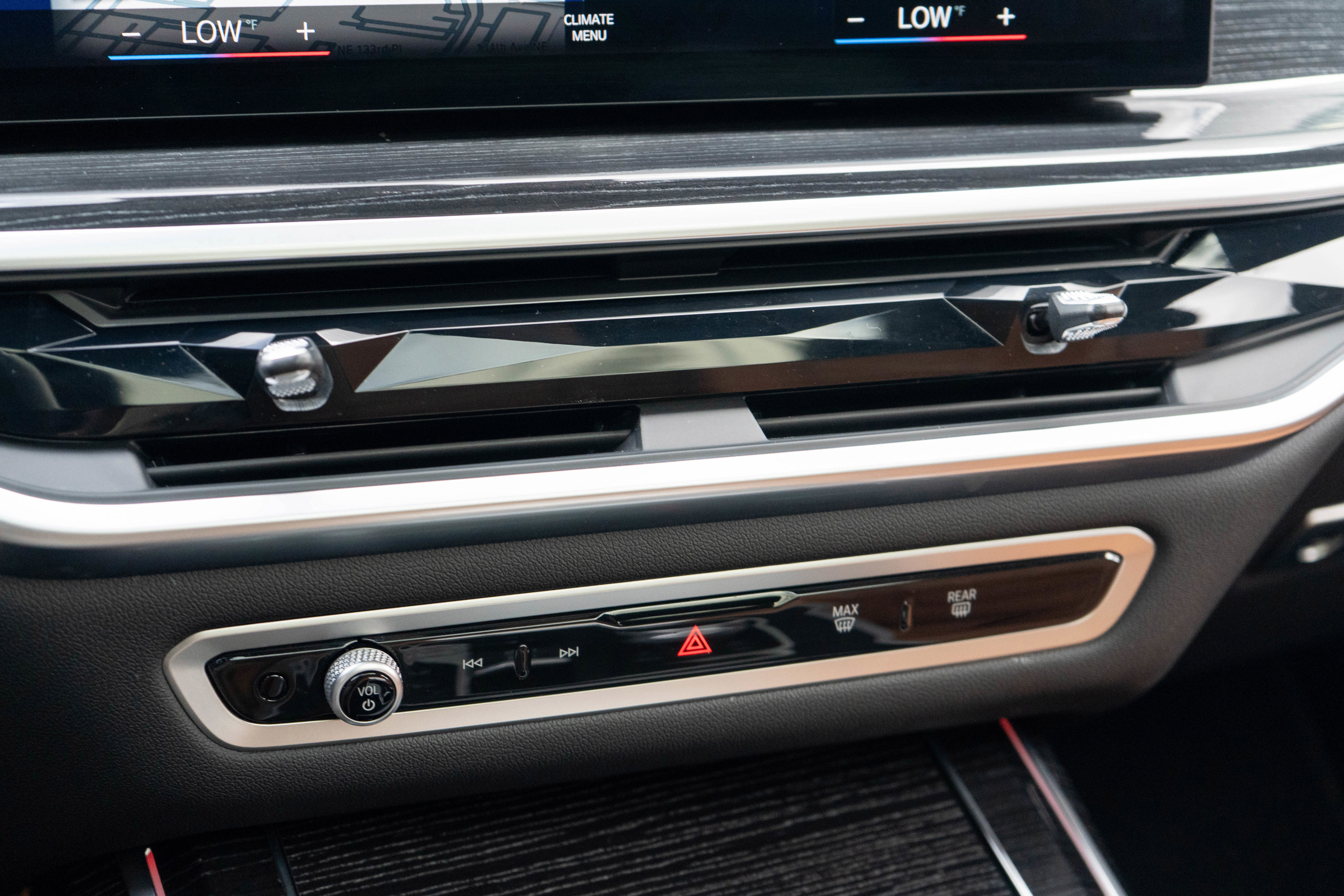 Used 2023 BMW X7 M60i image 30