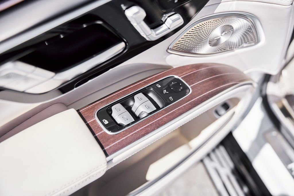 Used 2025 Mercedes-Benz Maybach EQS 680 4MATIC image 38