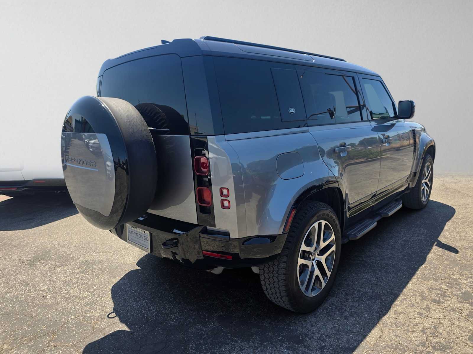 Used 2024 Land Rover Defender 110 X-Dynamic SE AWD/4WD image 5