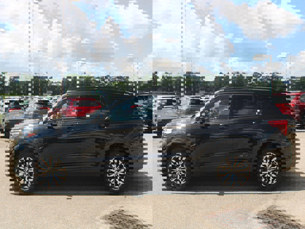 Used 2020 Ford Explorer ST w/ Premium Technology Package image 13