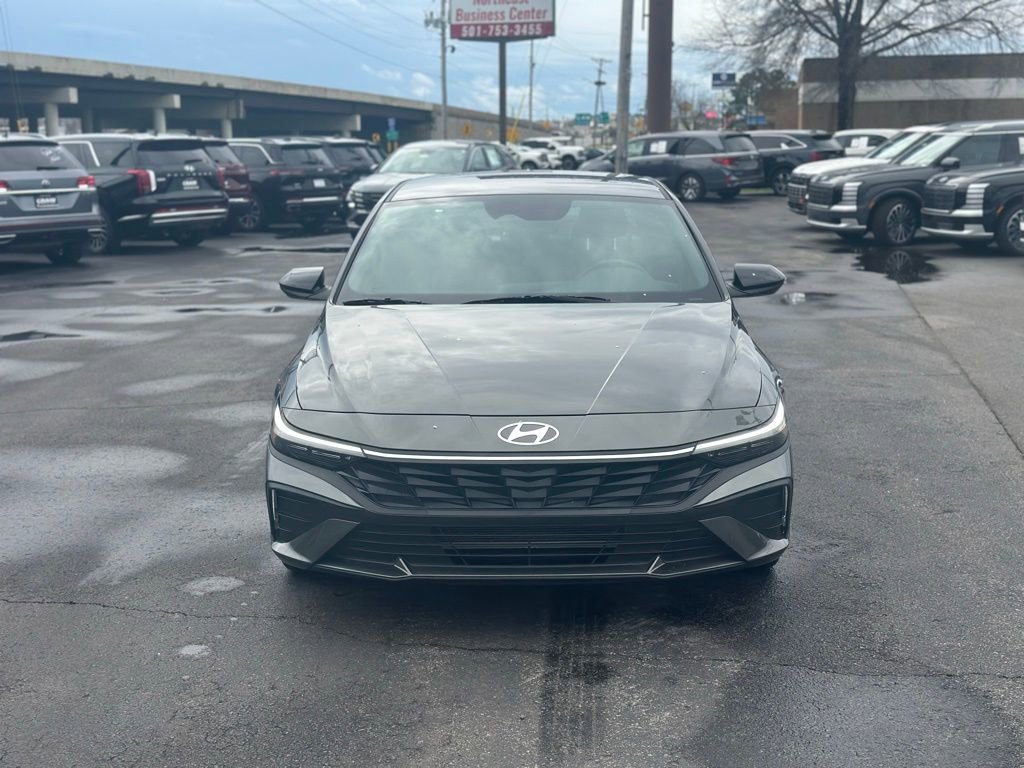 Used 2025 Hyundai Elantra Sport image 2