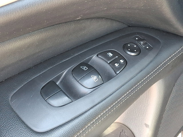 Used 2020 Nissan Pathfinder SV AWD/4WD image 15