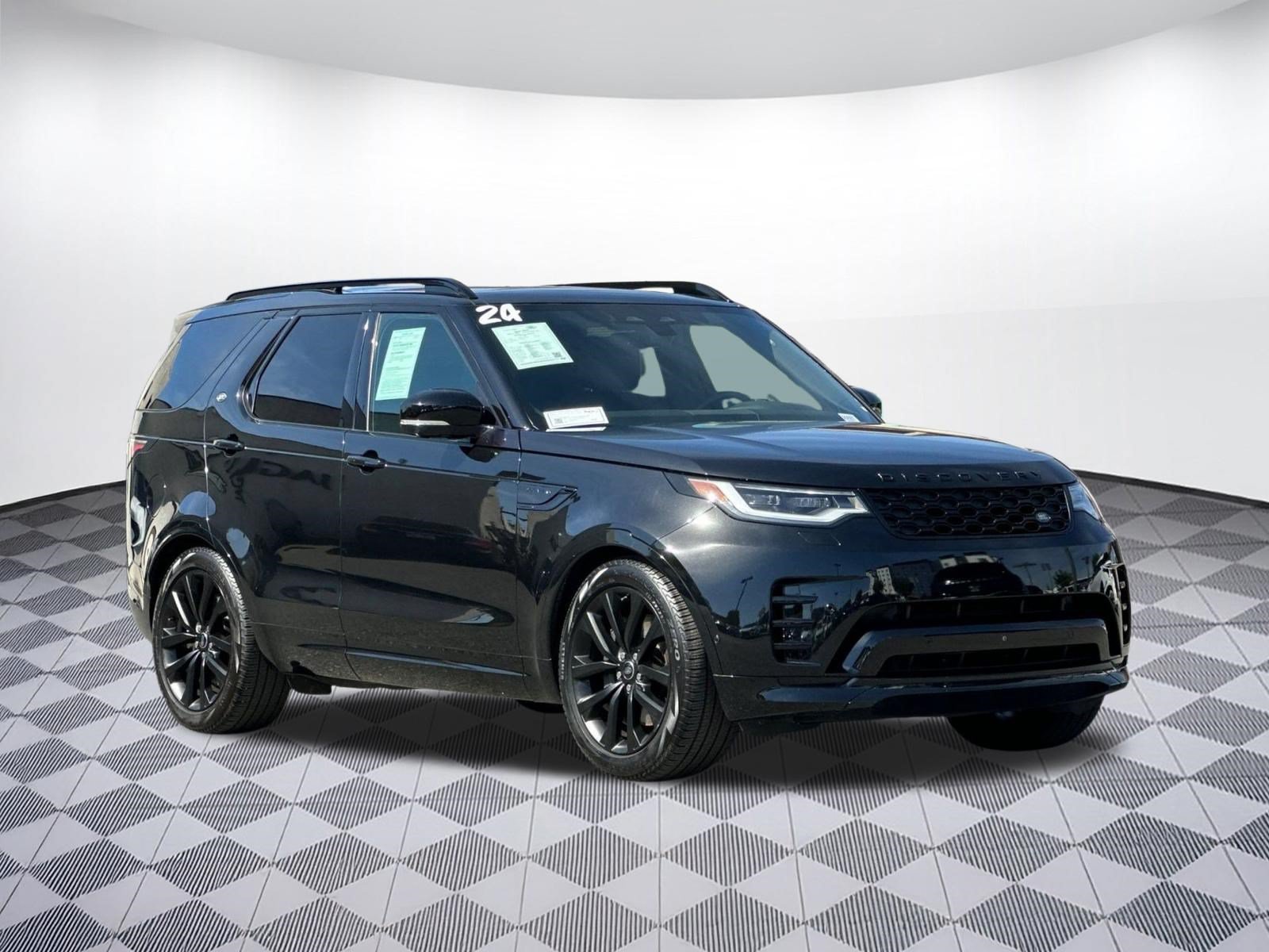 Used 2024 Land Rover Discovery Dynamic SE AWD/4WD image 7