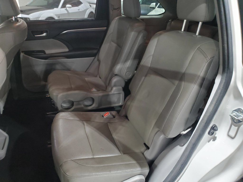 Used 2017 Toyota Highlander Limited FWD image 26