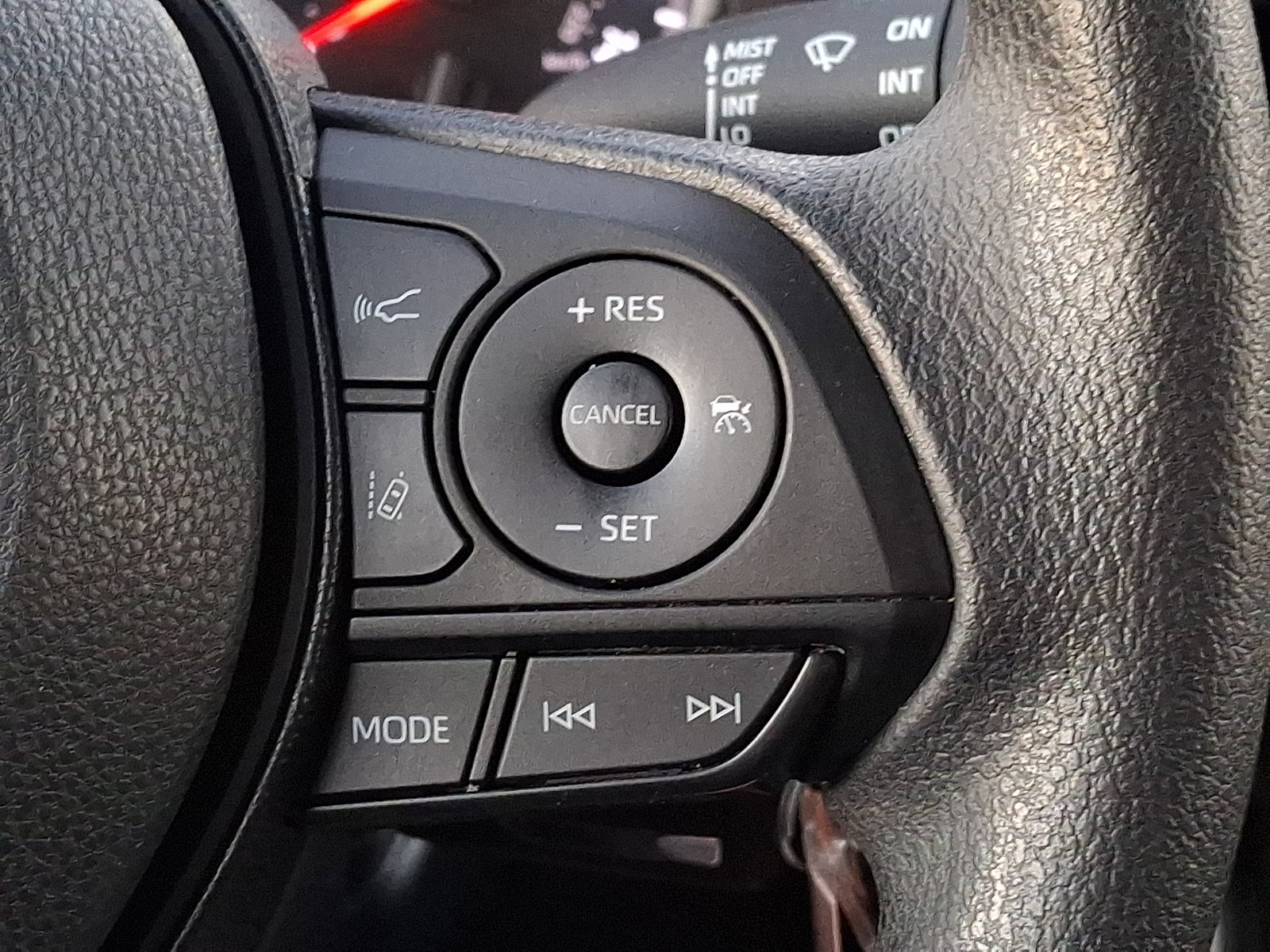 Used 2021 Toyota RAV4 LE AWD/4WD image 21