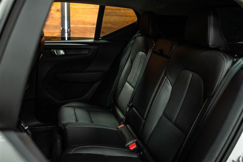 Used 2024 Volvo XC40 B5 Plus image 11