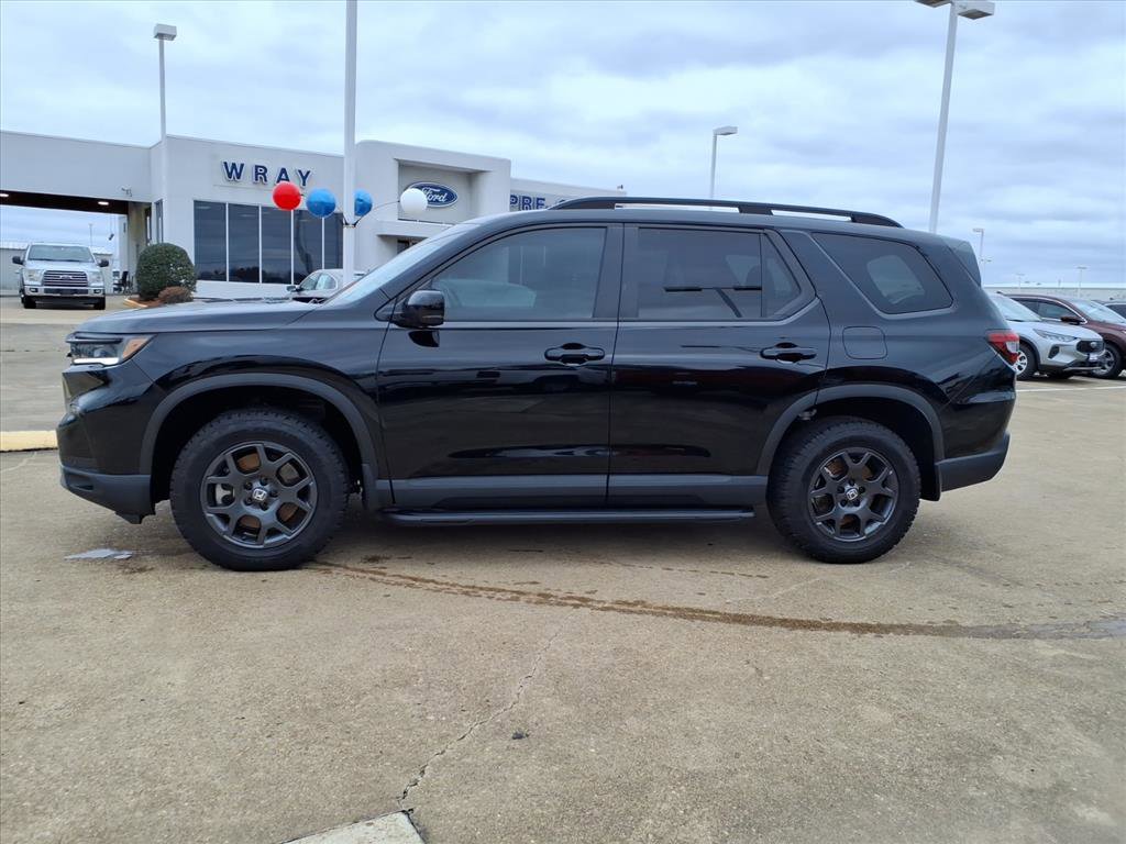 Used 2025 Honda Pilot TrailSport image 2