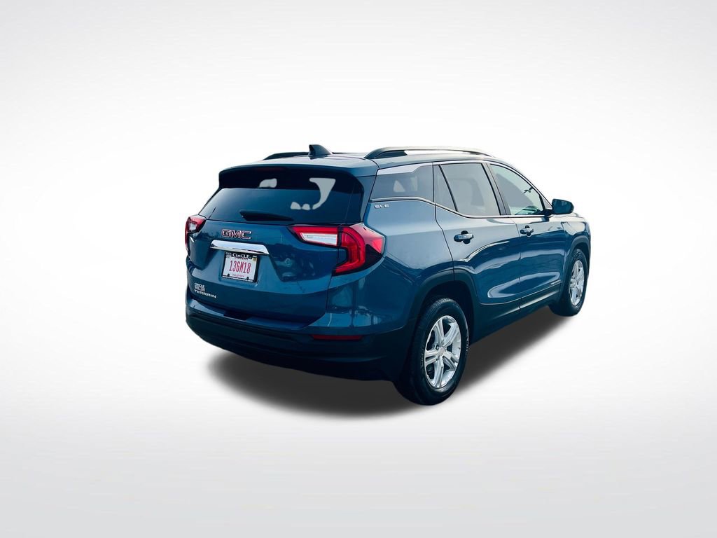 Used 2024 GMC Terrain SLE w/ Driver Convenience Package image 8