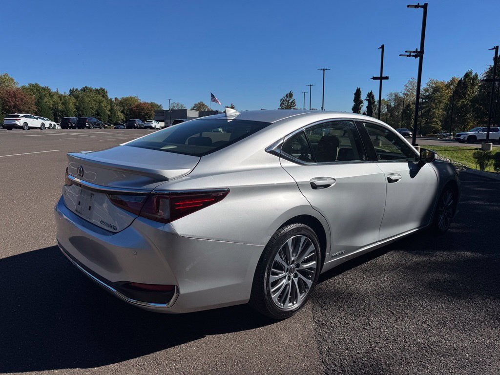 Used 2019 Lexus ES 300h w/ Premium Package FWD image 4