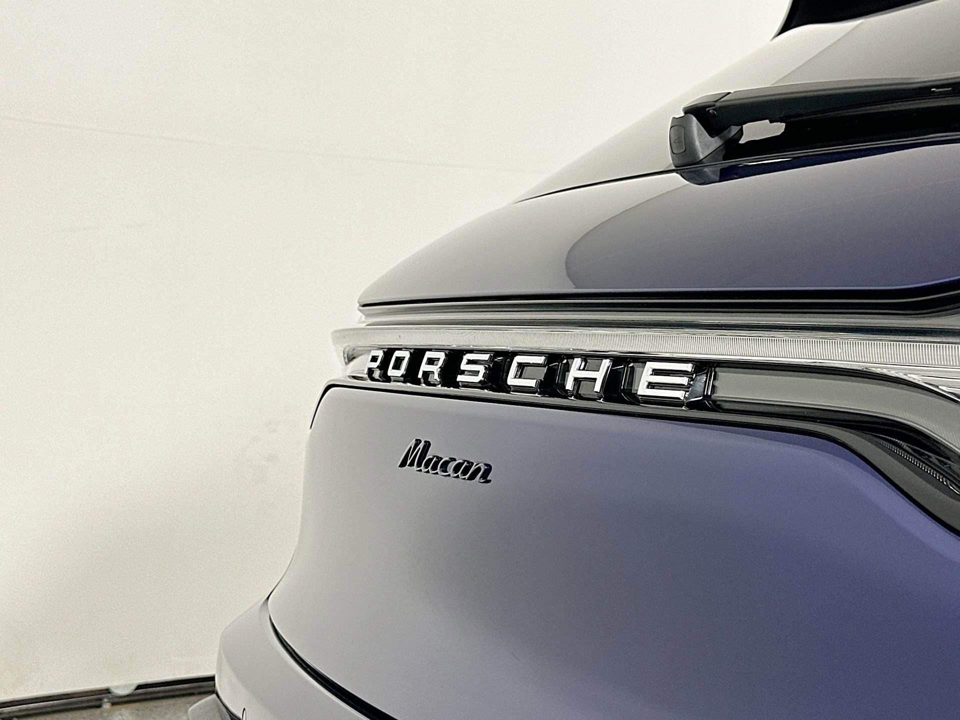 Certified 2025 Porsche Macan image 17