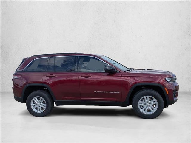 New 2025 Jeep Grand Cherokee Laredo image 4