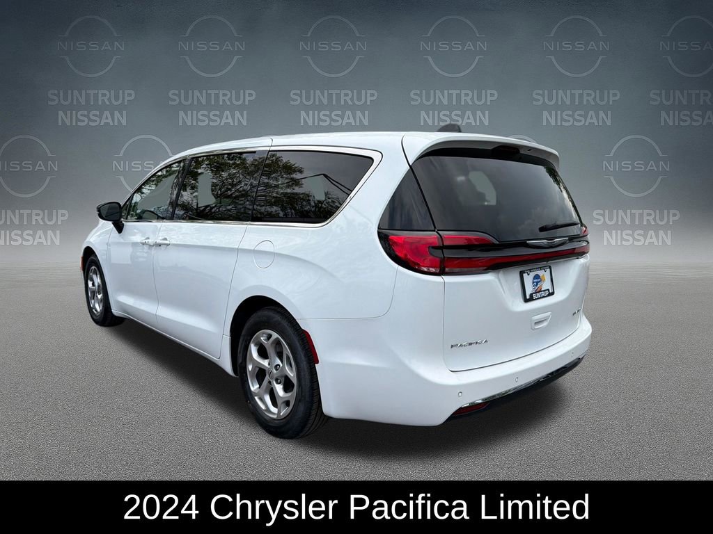 Used 2024 Chrysler Pacifica Limited FWD image 3